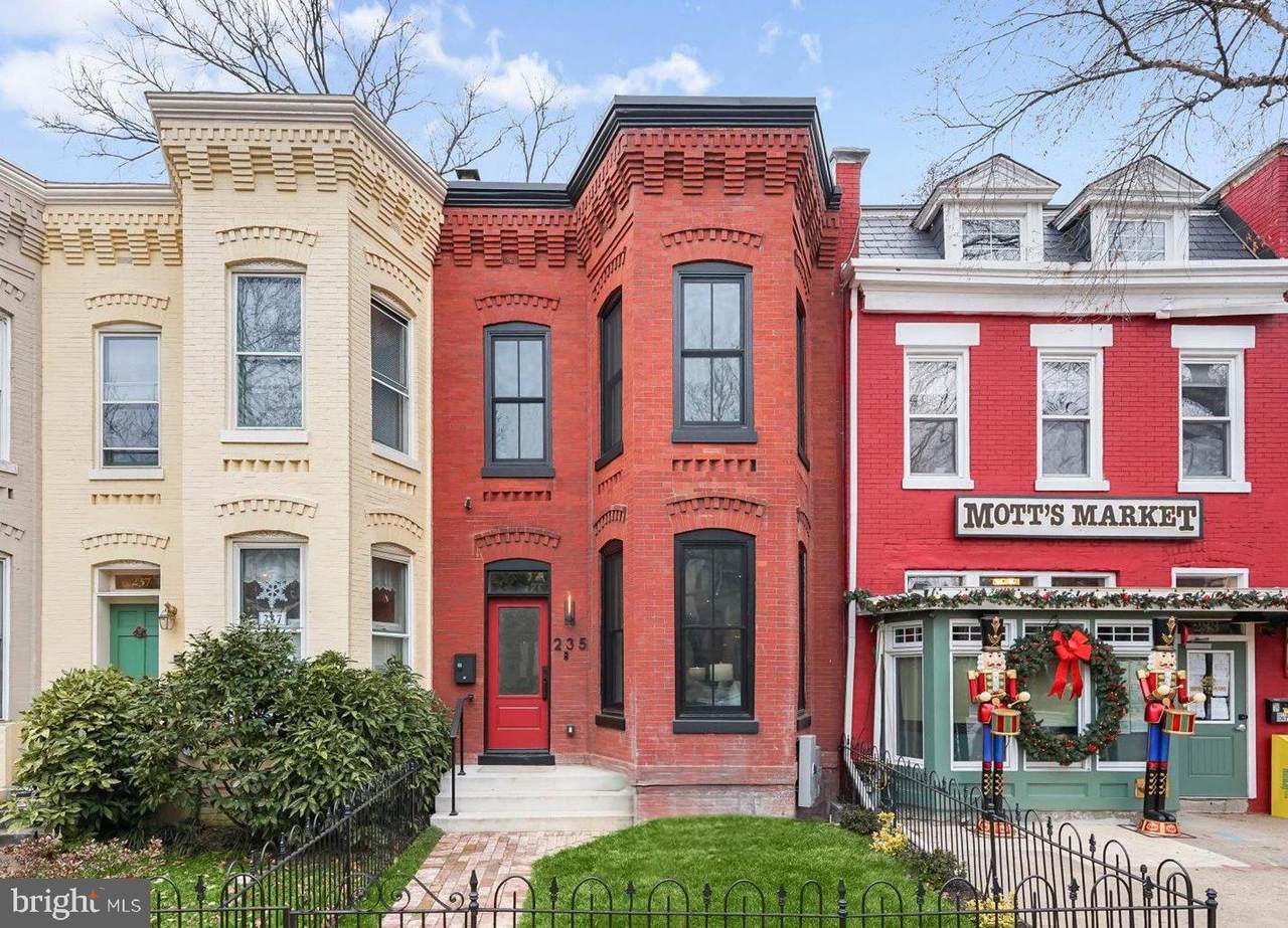 235 12TH Street - Photo 1