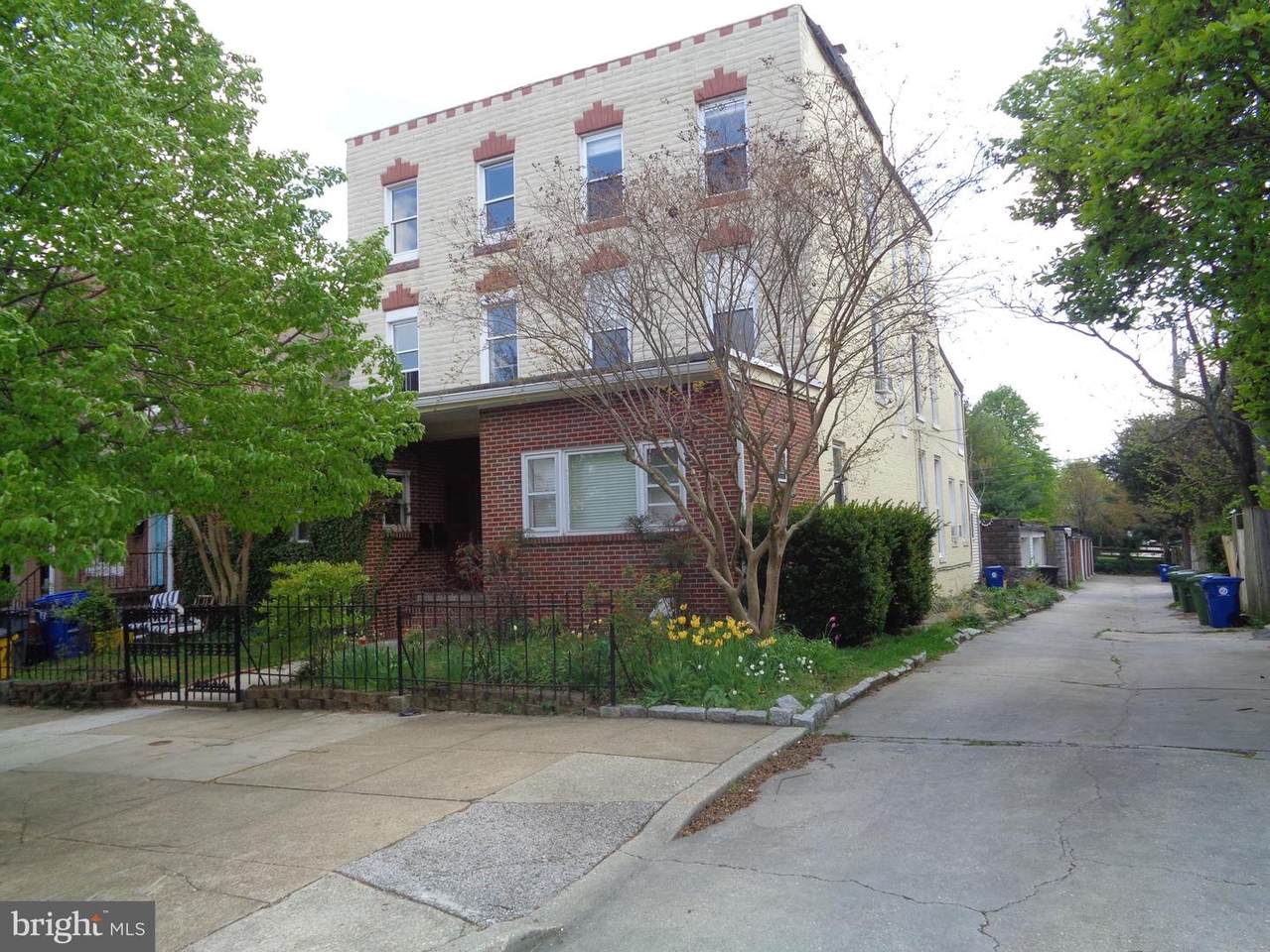 713 33RD Street - Photo 1