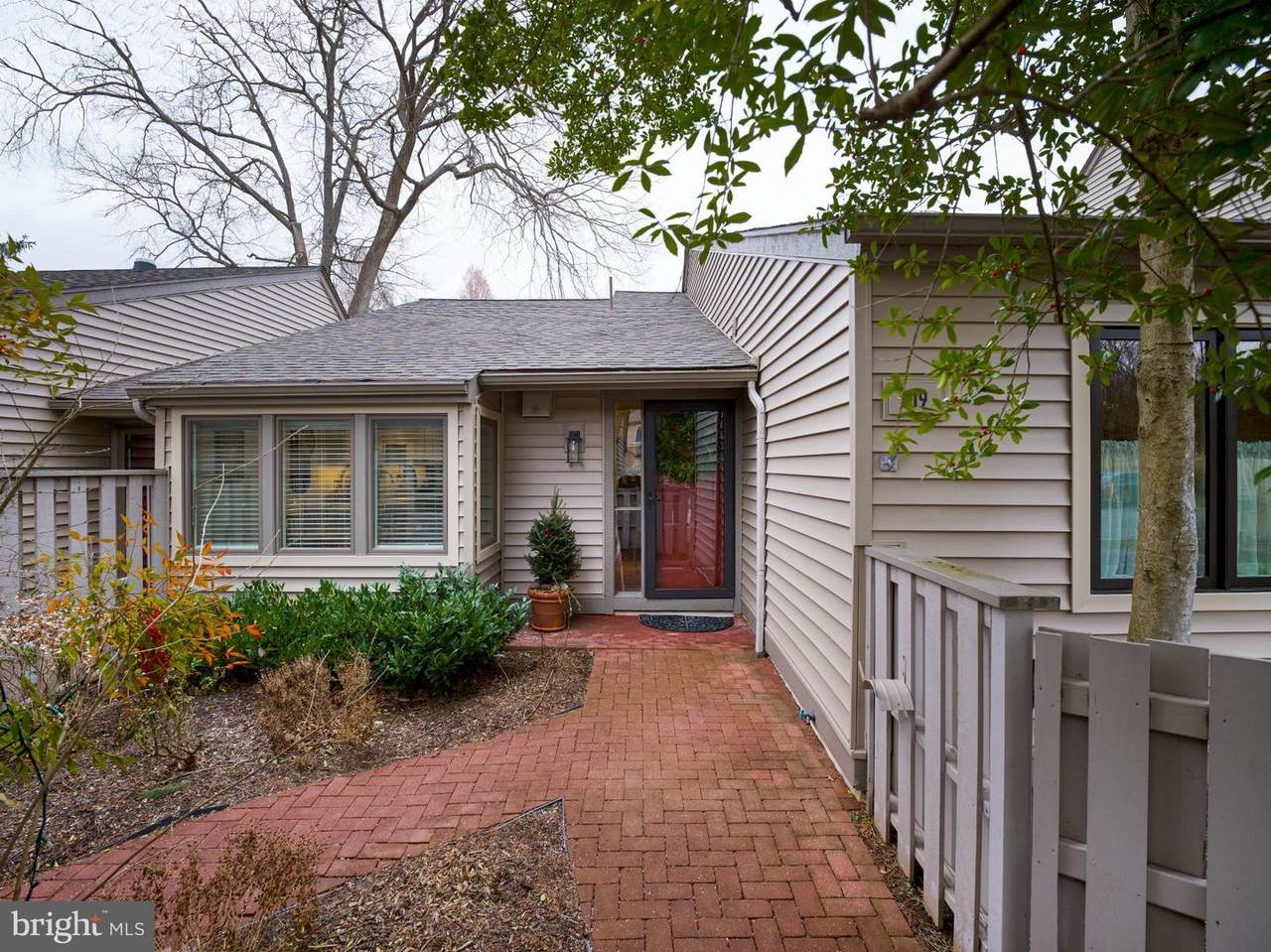 219 Chandler Drive - Photo 1