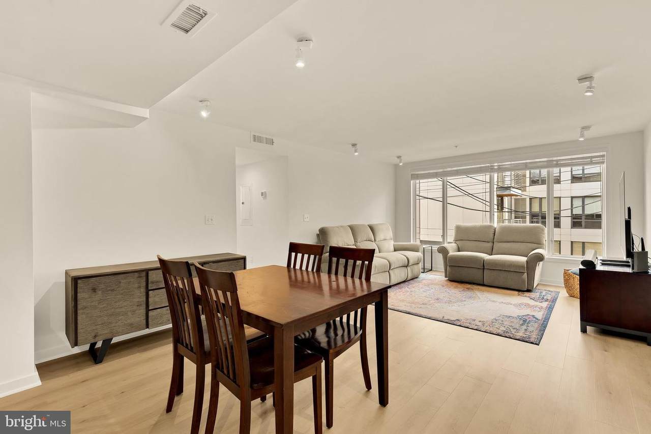 1423 Newton Street - Photo 1