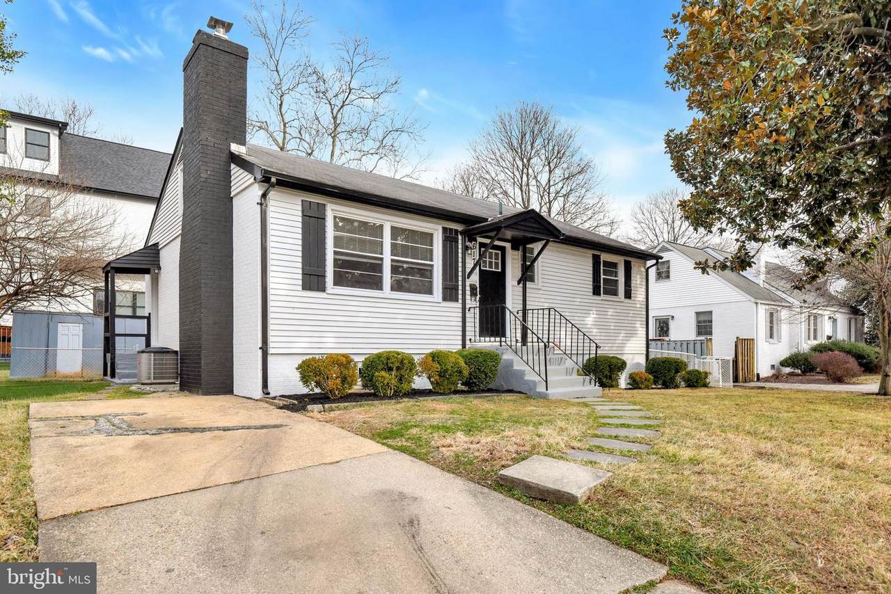 617 Wakefield Street - Photo 1