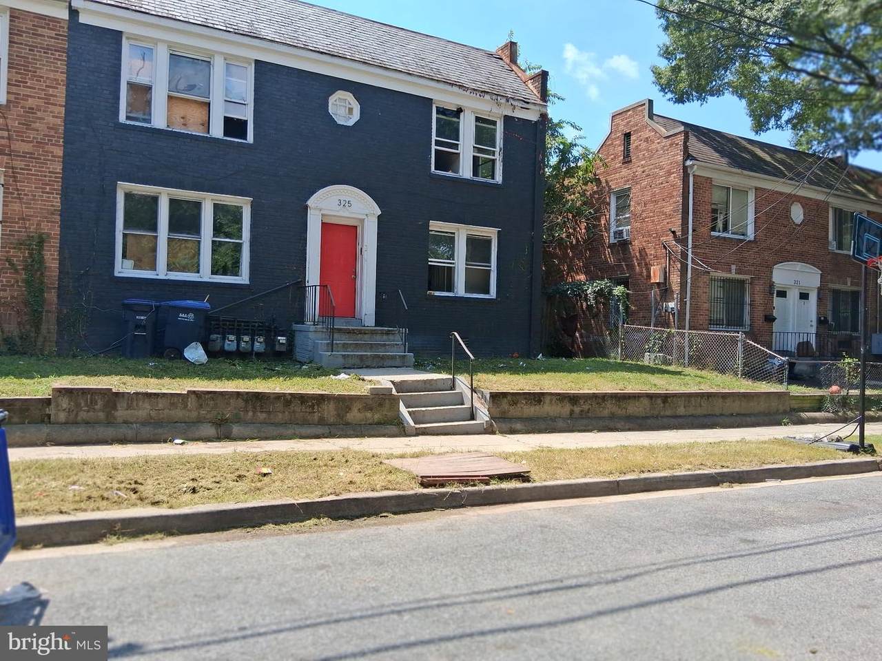 325 Parkland Place - Photo 1