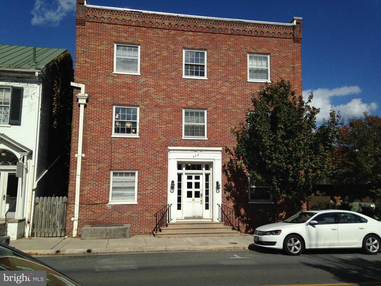 208 Boscawen Street - Photo 1