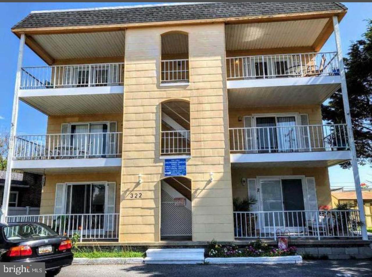 322 Sunset Drive - Photo 1