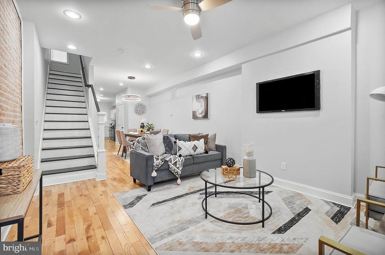 1821 Bond Street - Photo 1