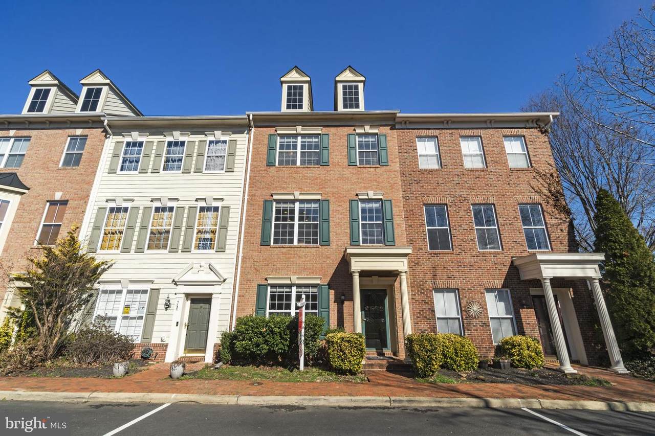 744 Monument Avenue - Photo 1