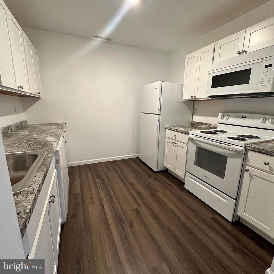 300 Collins Avenue - Photo 1
