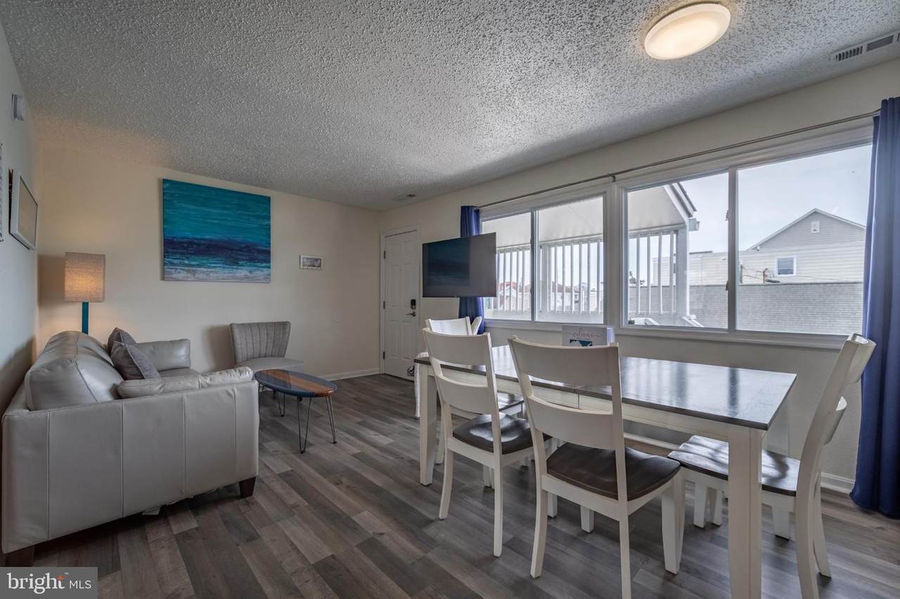 207 8TH Street - Photo 1