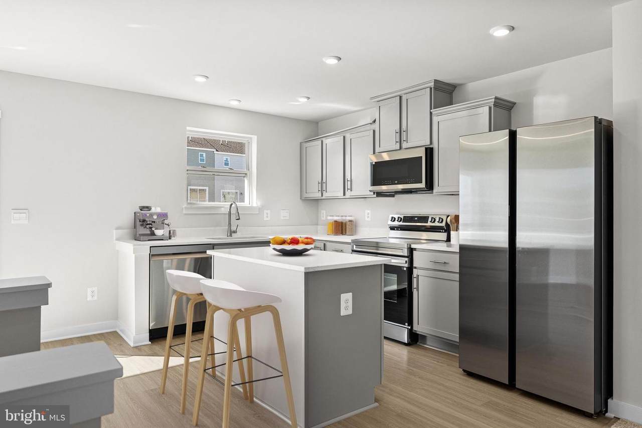 HomeSite 1985 Huntwell West Avenue - Photo 1