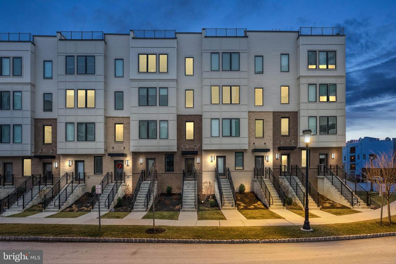 910 Laurens Alley - Photo 1