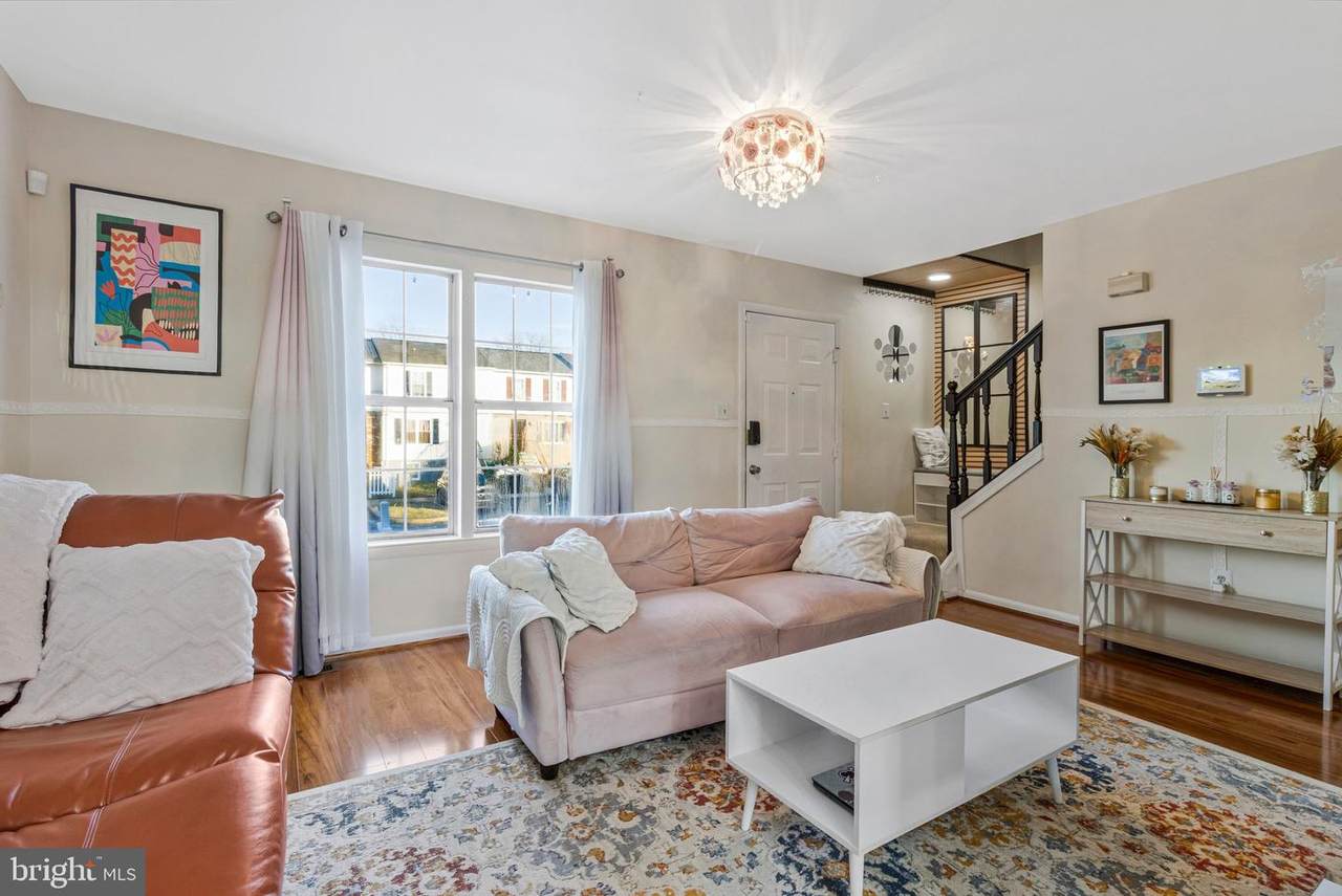 https://bt-photos.global.ssl.fastly.net/brightmls/1280_boomver_2_804435410644-2.jpg