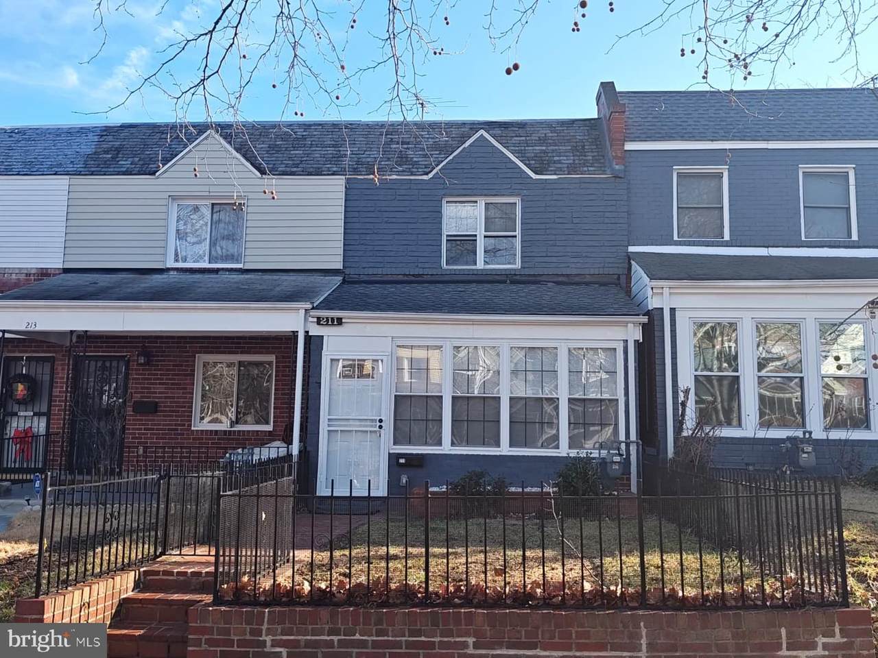 211 34TH Street - Photo 1