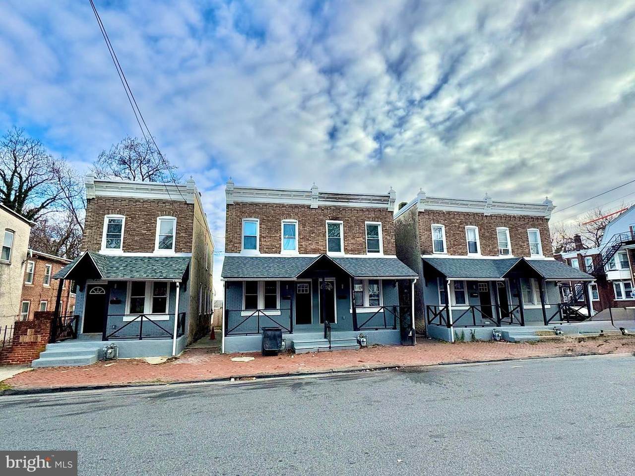 921-929 3RD Street - Photo 1