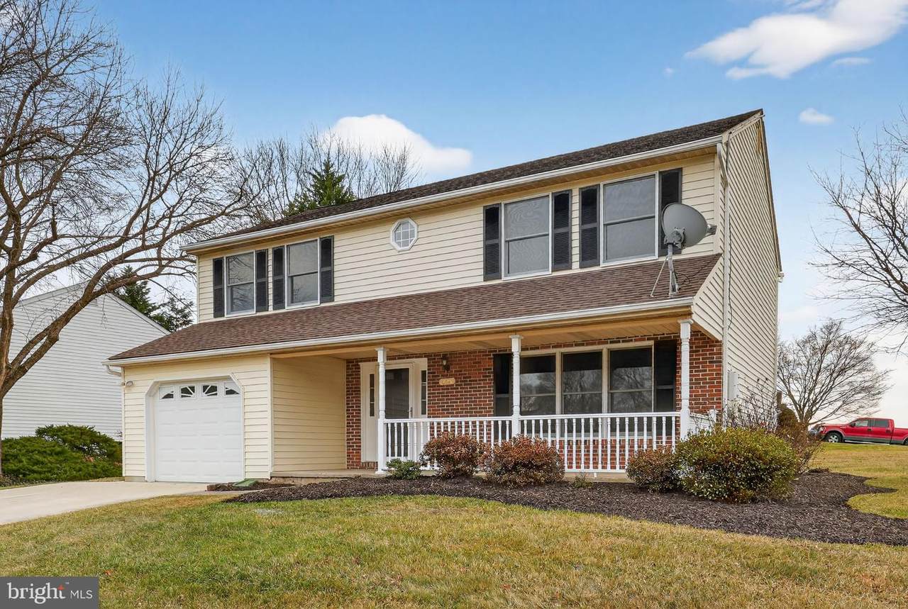 225 Heather Way - Photo 1