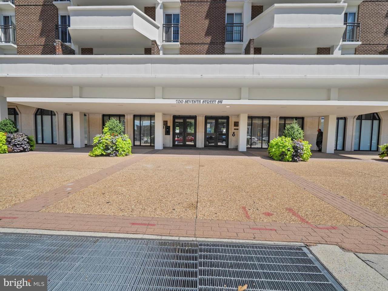 700 7TH Street - Photo 1