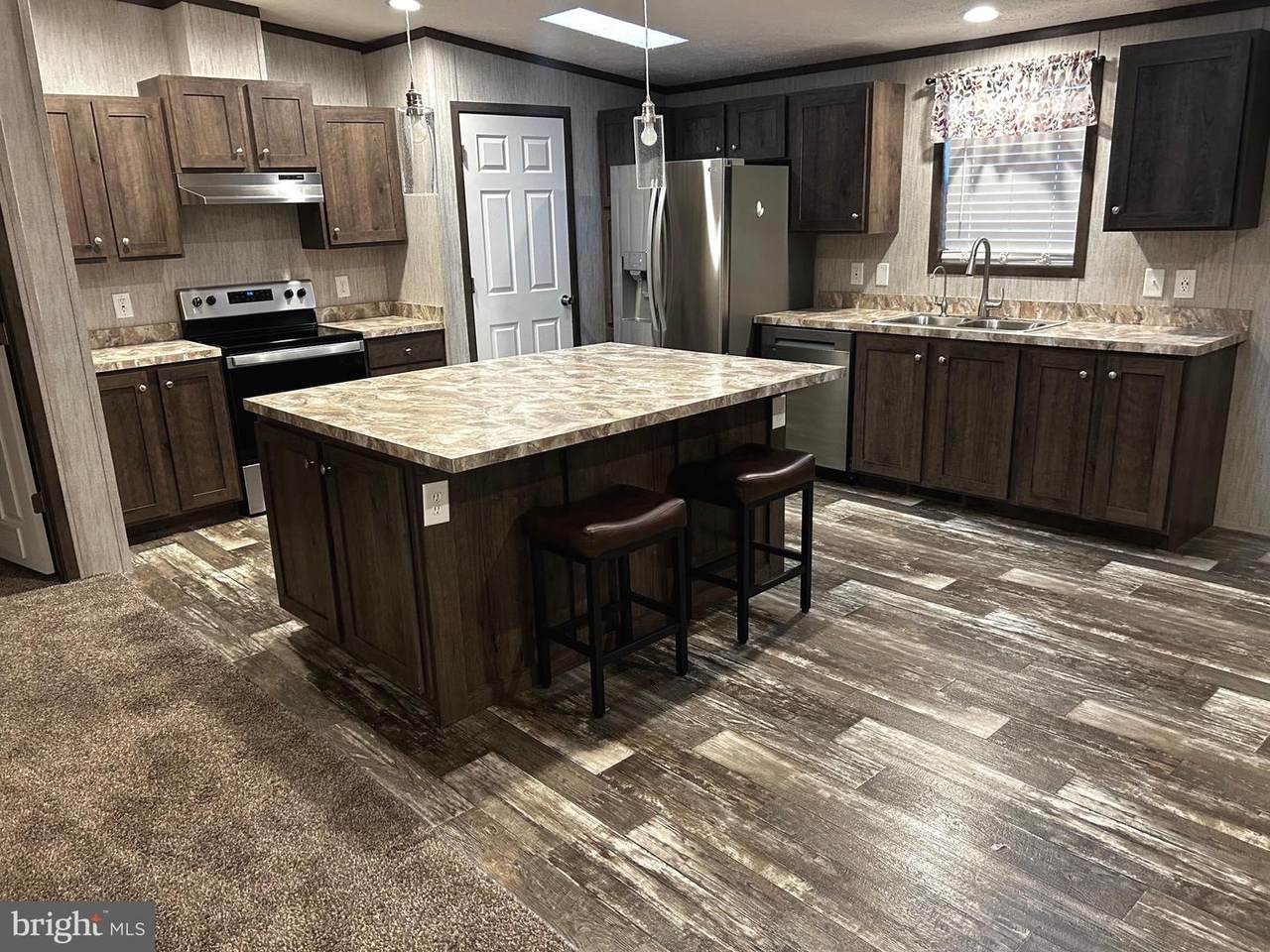 86 Apollo Court - Photo 1