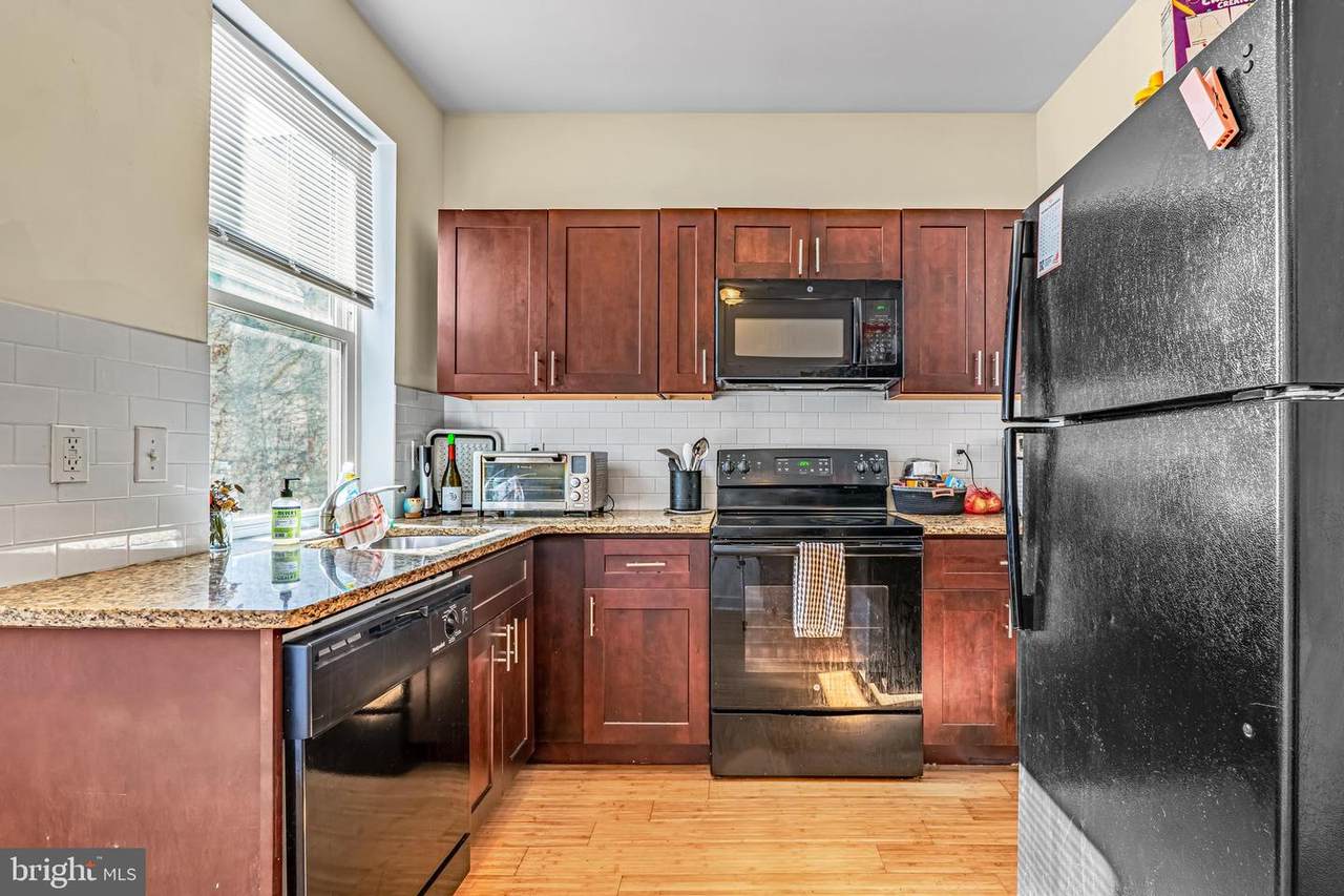 1724 Monument Street - Photo 1