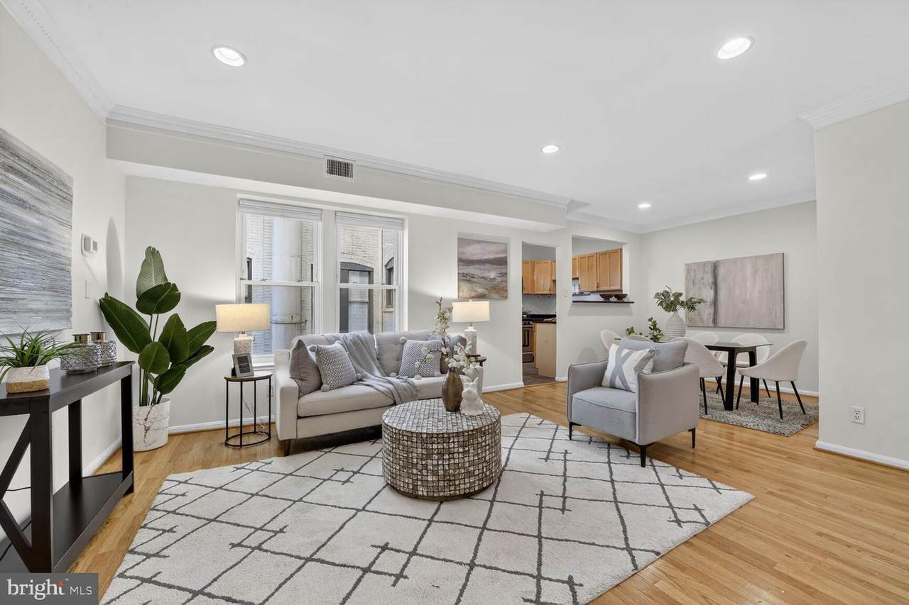 1669 Columbia - Photo 1