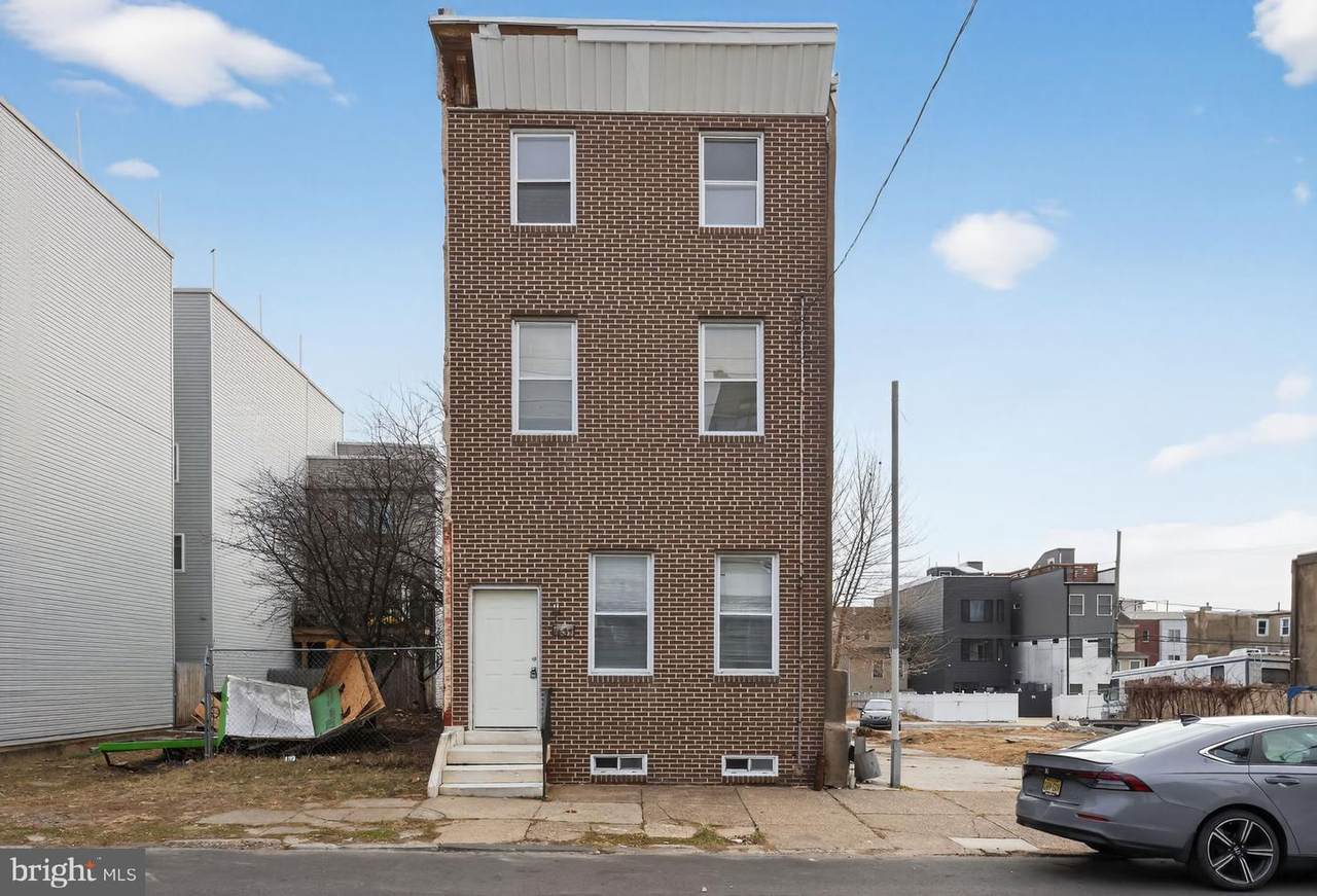 1437 8TH Street - Photo 1