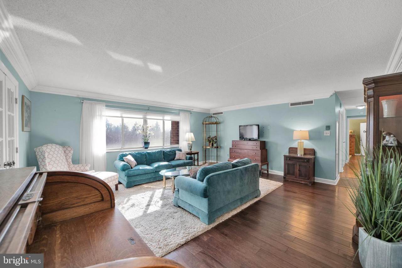 860 Lower Ferry Road - Photo 1