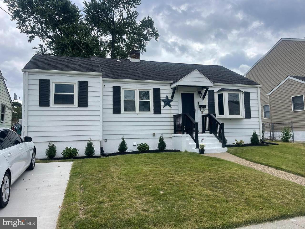 205 Warren Avenue - Photo 1