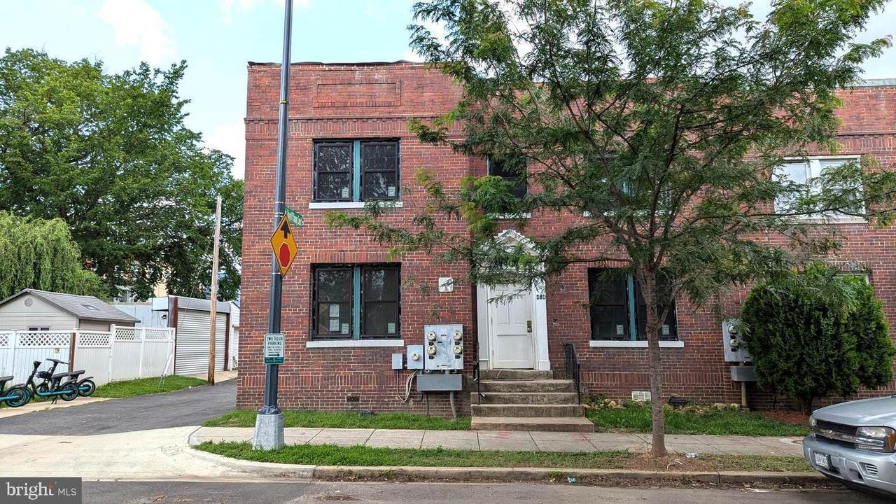 414 18TH Street - Photo 1