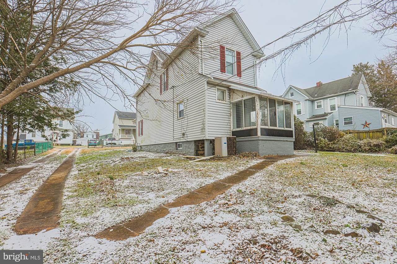 https://bt-photos.global.ssl.fastly.net/brightmls/1280_boomver_1_804453906936-2.jpg