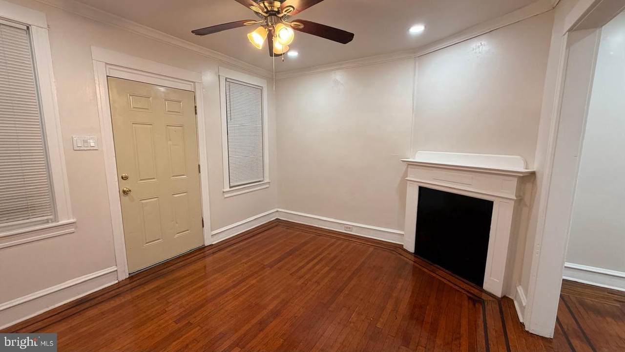 2142 Carver Street - Photo 1