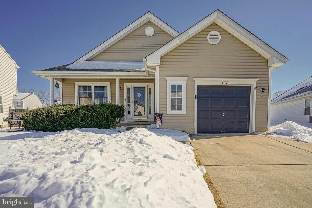 19 Bentwood Drive - Photo 1