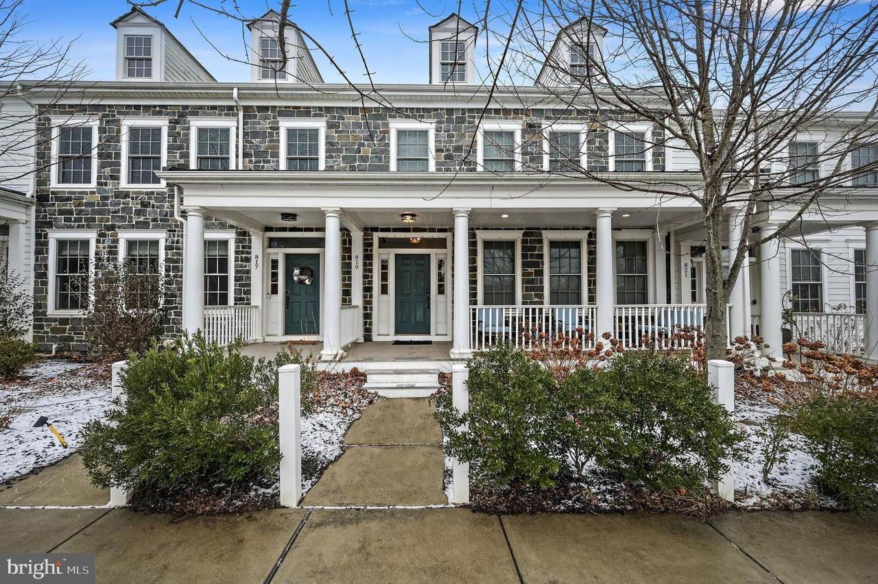 819 Mapleton Avenue - Photo 1