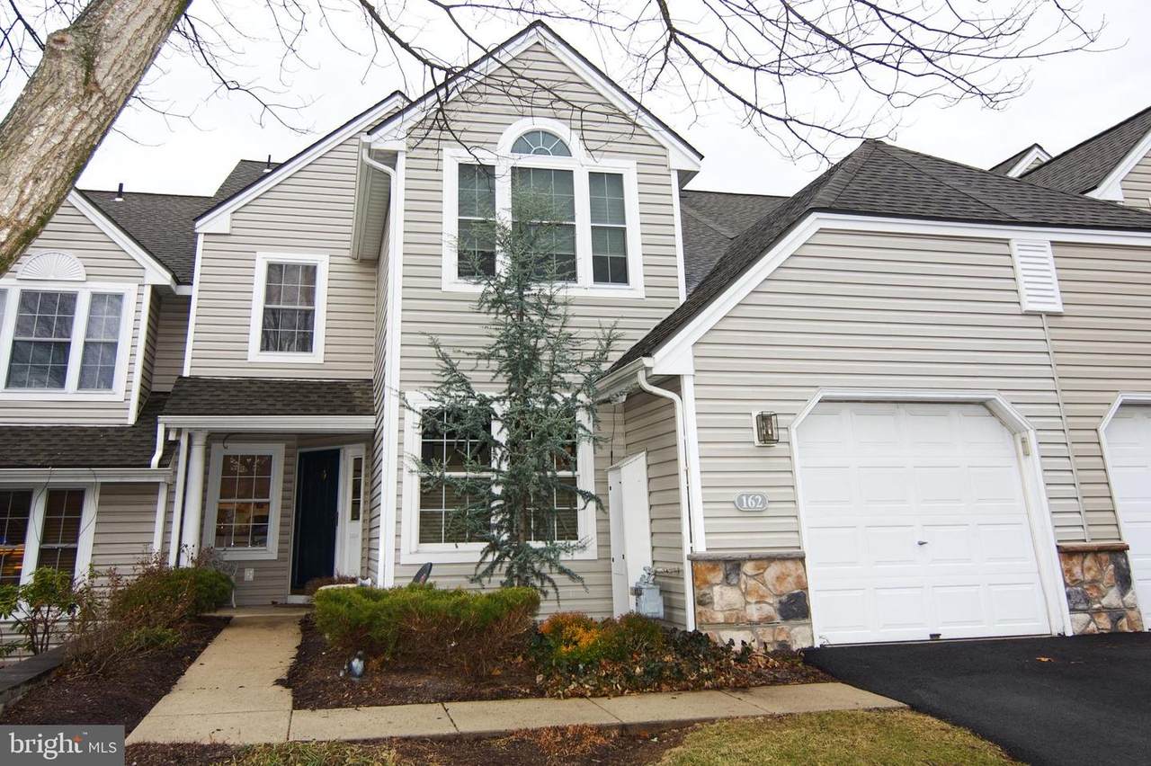 162 Hawthorne Court - Photo 1