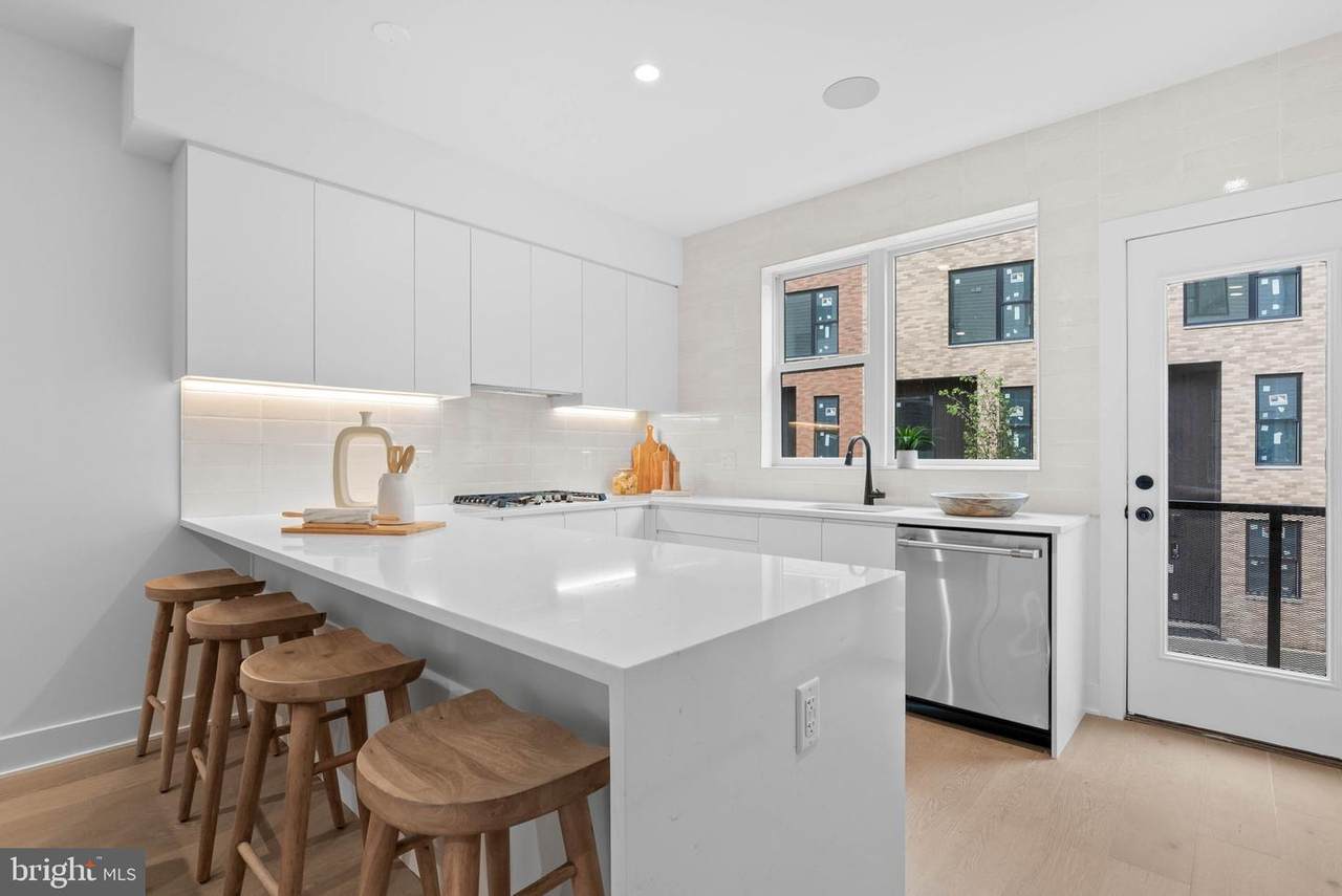 656 Fairmount Avenue - Photo 1