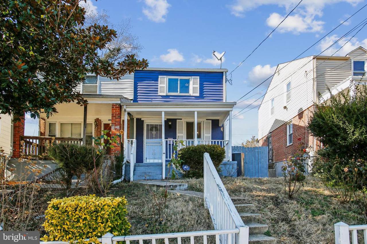 836 Division Avenue - Photo 1