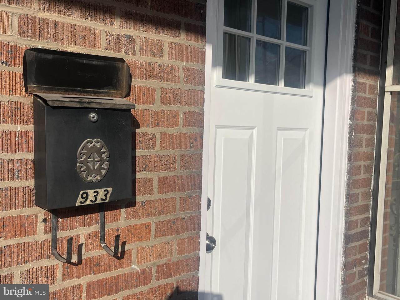 933 Lansdowne Avenue - Photo 1