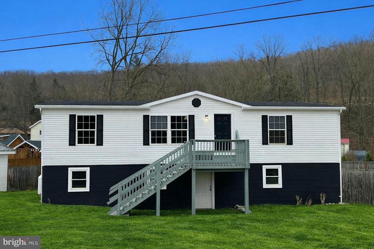 18214 Moscow Street - Photo 1