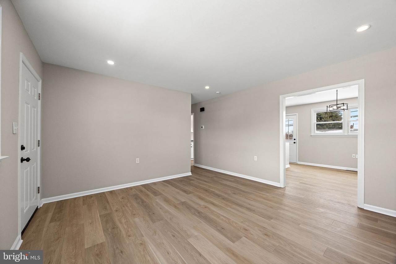 https://bt-photos.global.ssl.fastly.net/brightmls/1280_boomver_1_804466467766-2.jpg