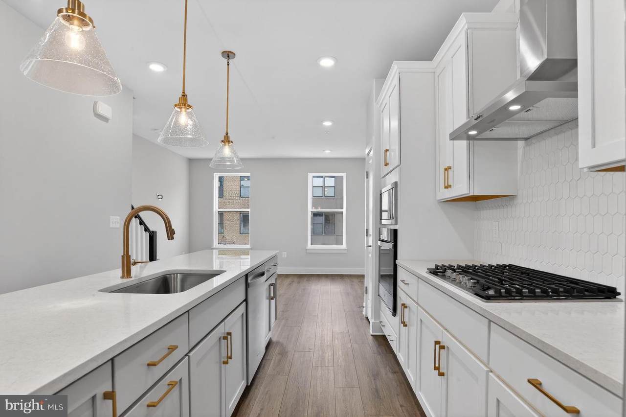 2727 Light Street - Photo 1