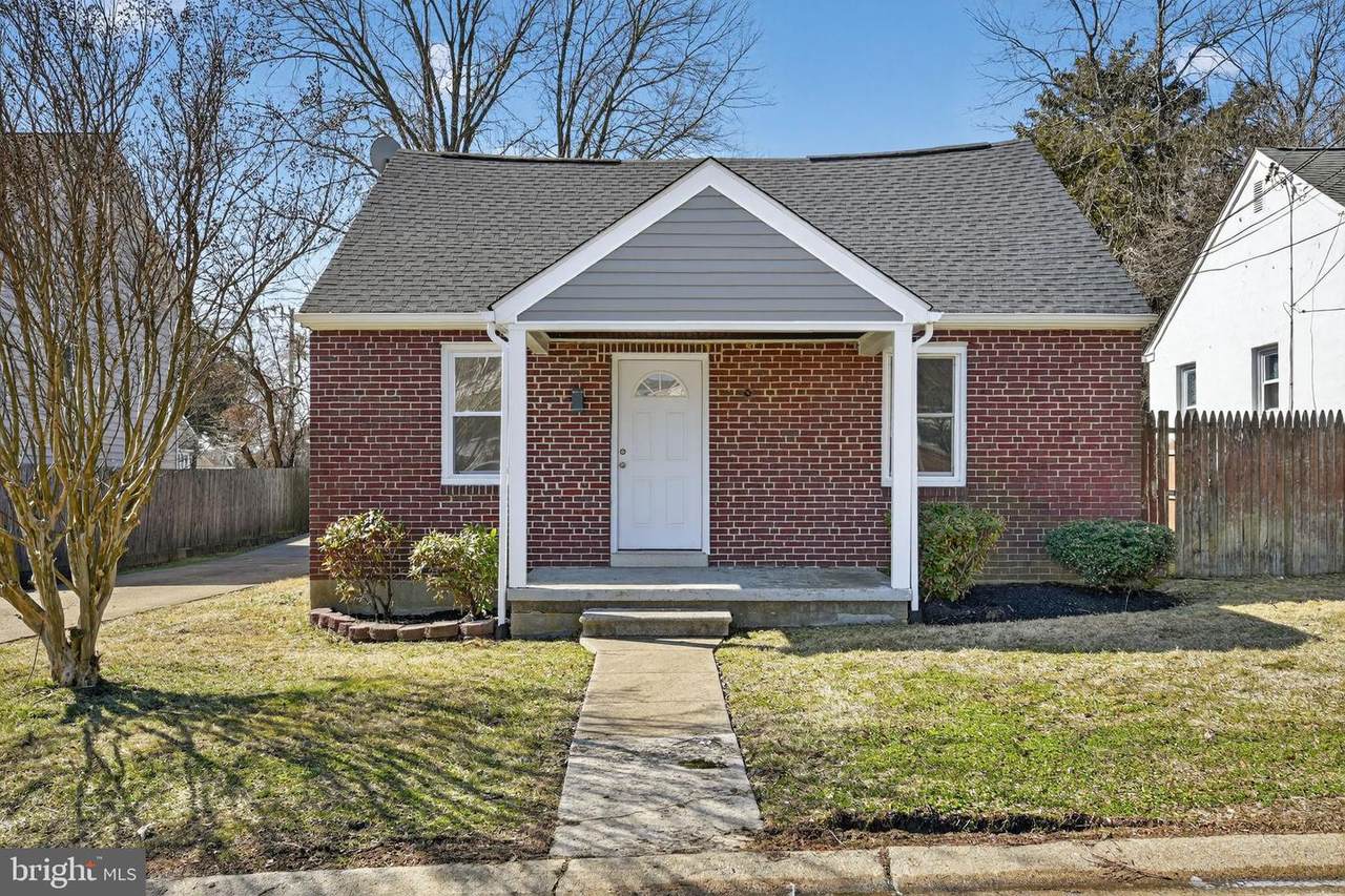 8 39TH Street - Photo 1