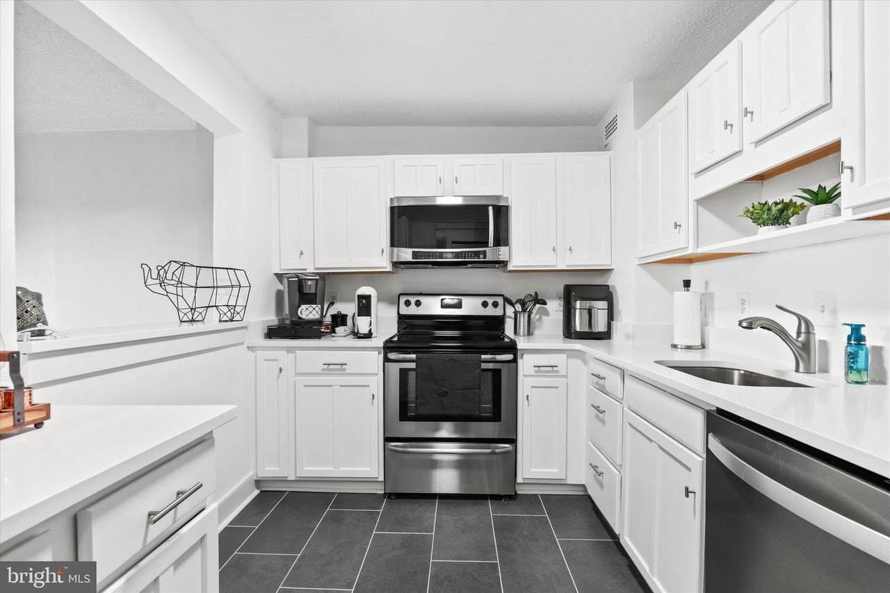 200 Pickett Street - Photo 1