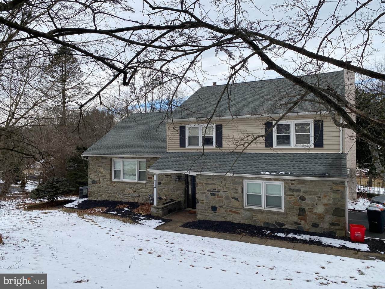 1104 Dunvegan Road - Photo 1