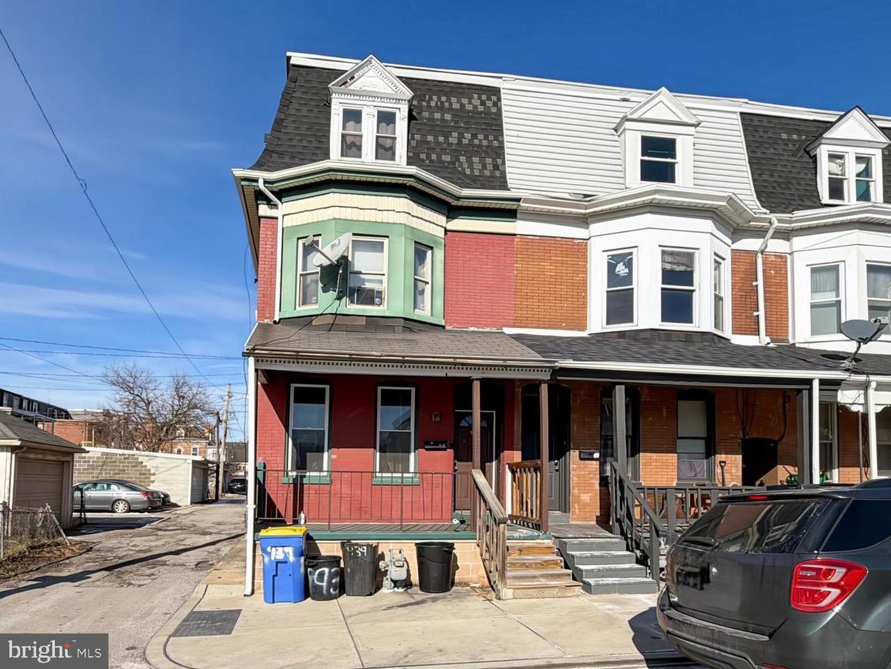 939 Poplar - Photo 1