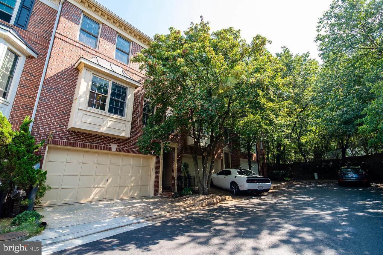 2505 Gadsby Place - Photo 1