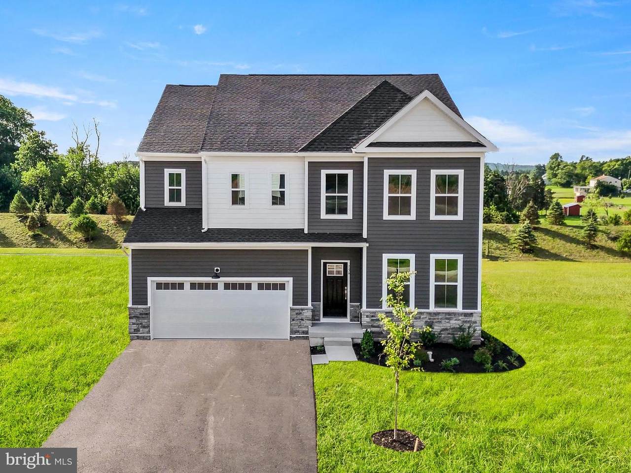 153 Ascot Avenue - Photo 1