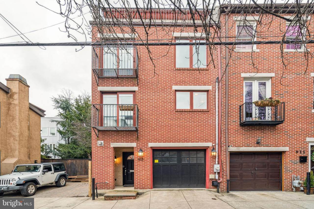913 Lawrence Street - Photo 1