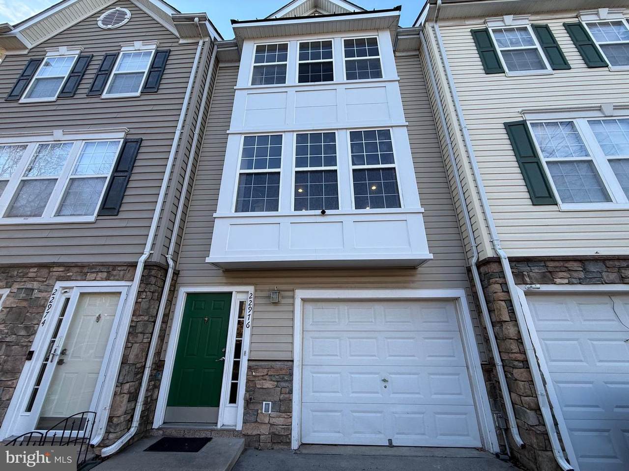 22976 Fontwell Square - Photo 1