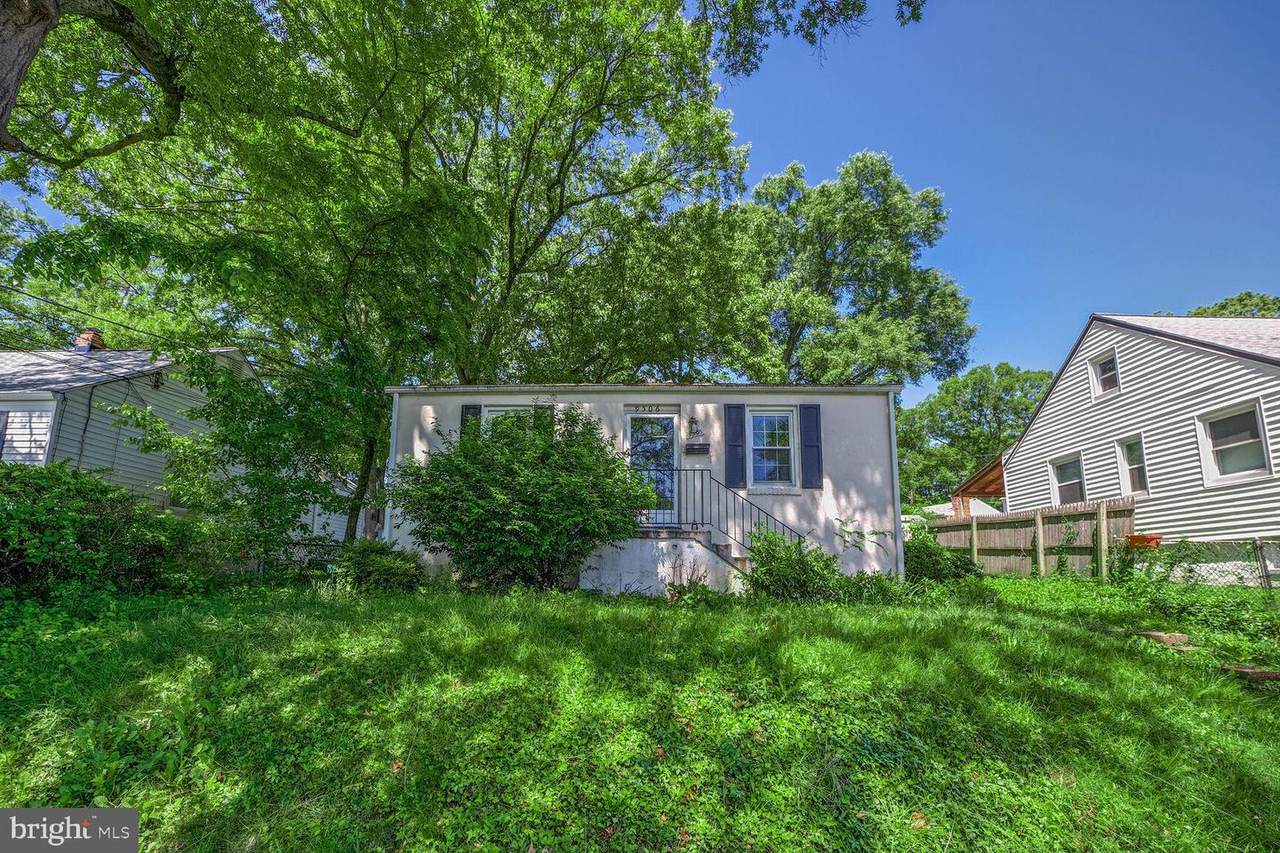 9506 52ND Avenue - Photo 1