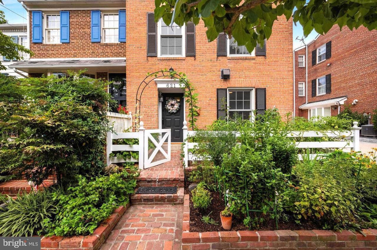 621 Saint Asaph Street - Photo 1