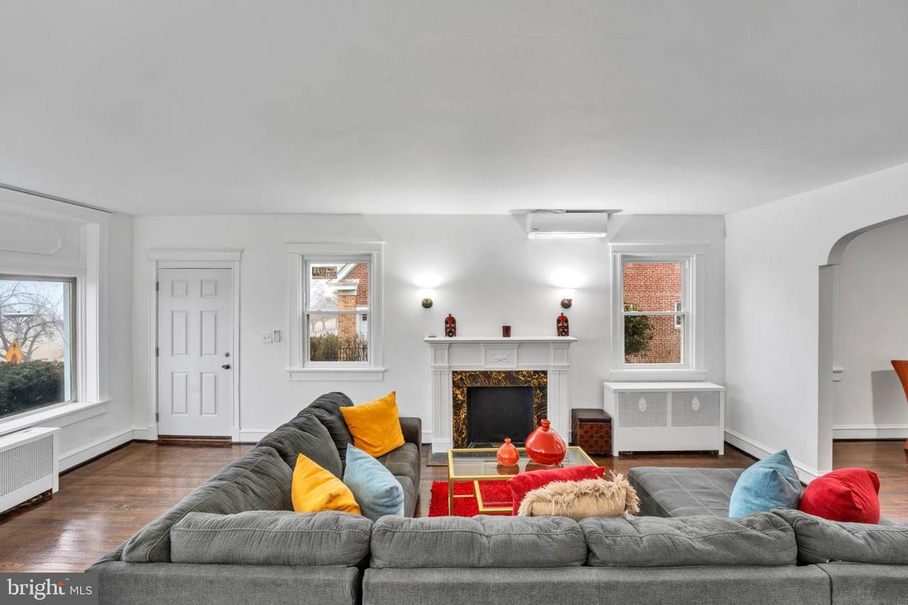 2219 Chesterfield Avenue - Photo 1