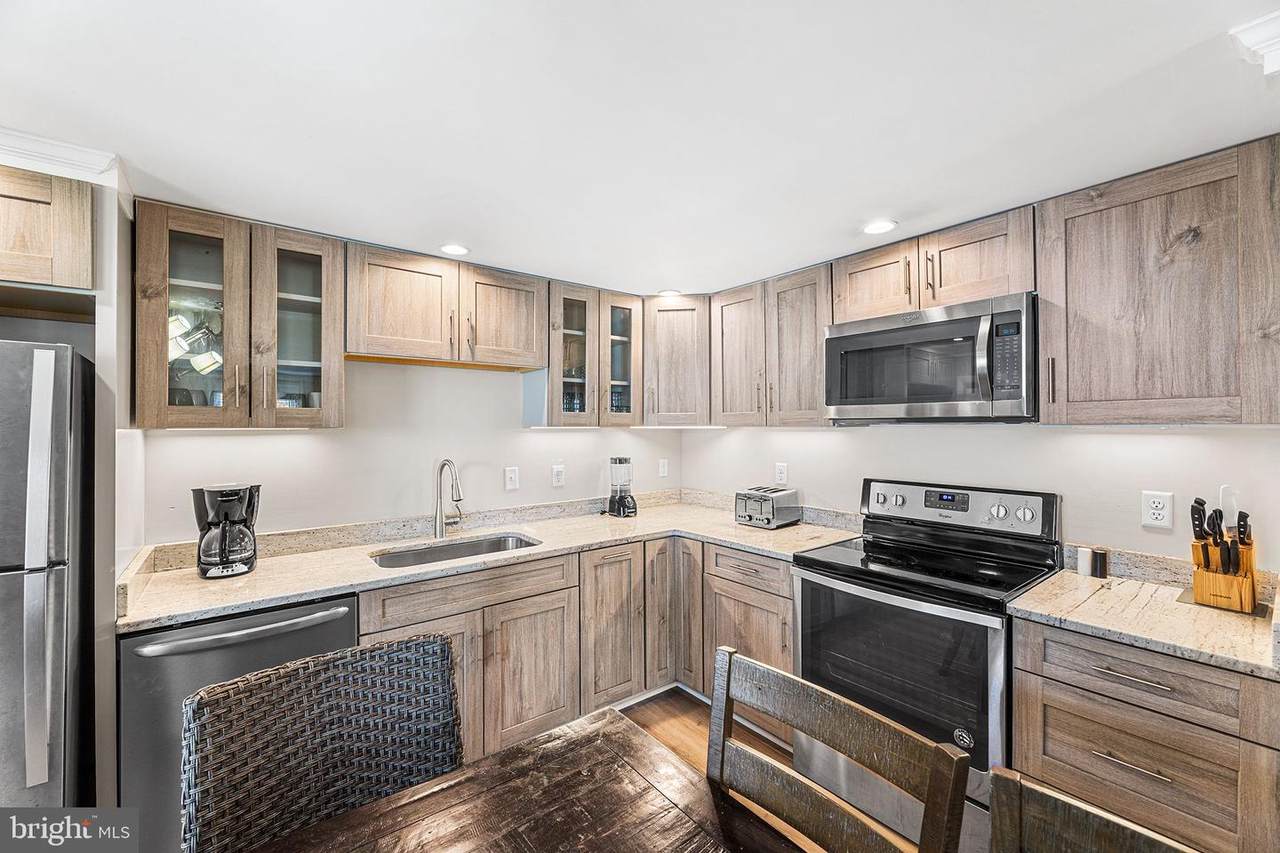 15 40TH Street - Photo 1