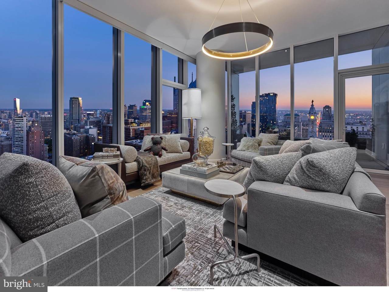 301 Broad - Photo 1